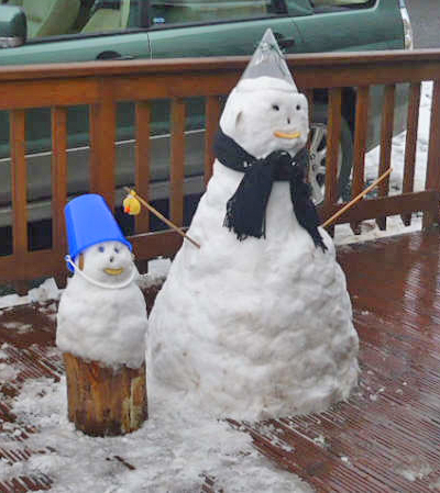 Snowman.jpg - "Easter Snowmen" - by Elizabeth & Rob Gray Easter Sunday 2008